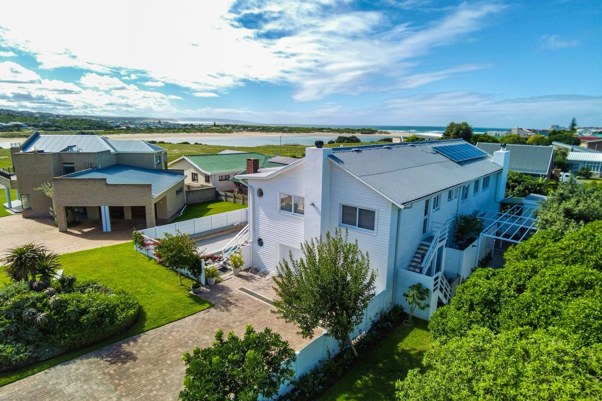 White Penguin huis sy-aansig