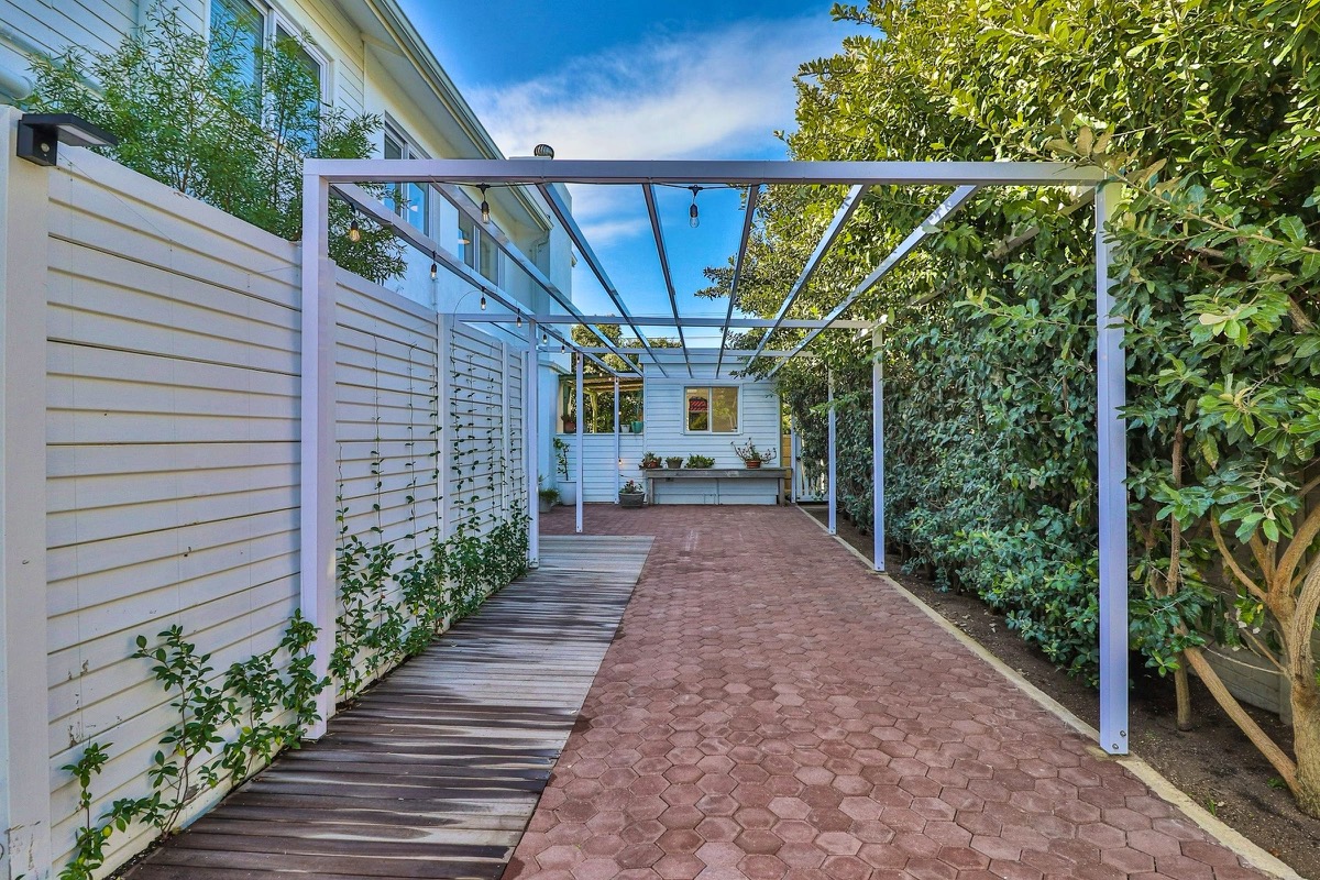 White Penguin eiendom oorsig