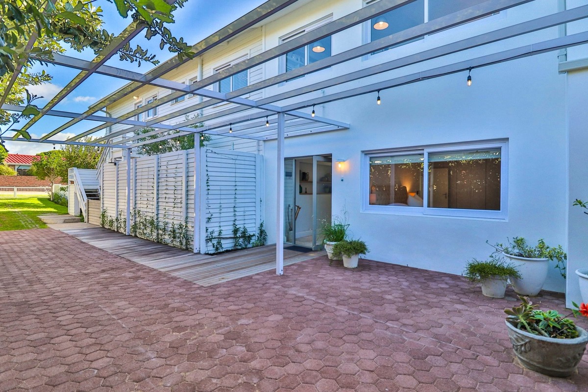 White Penguin by skemeraand