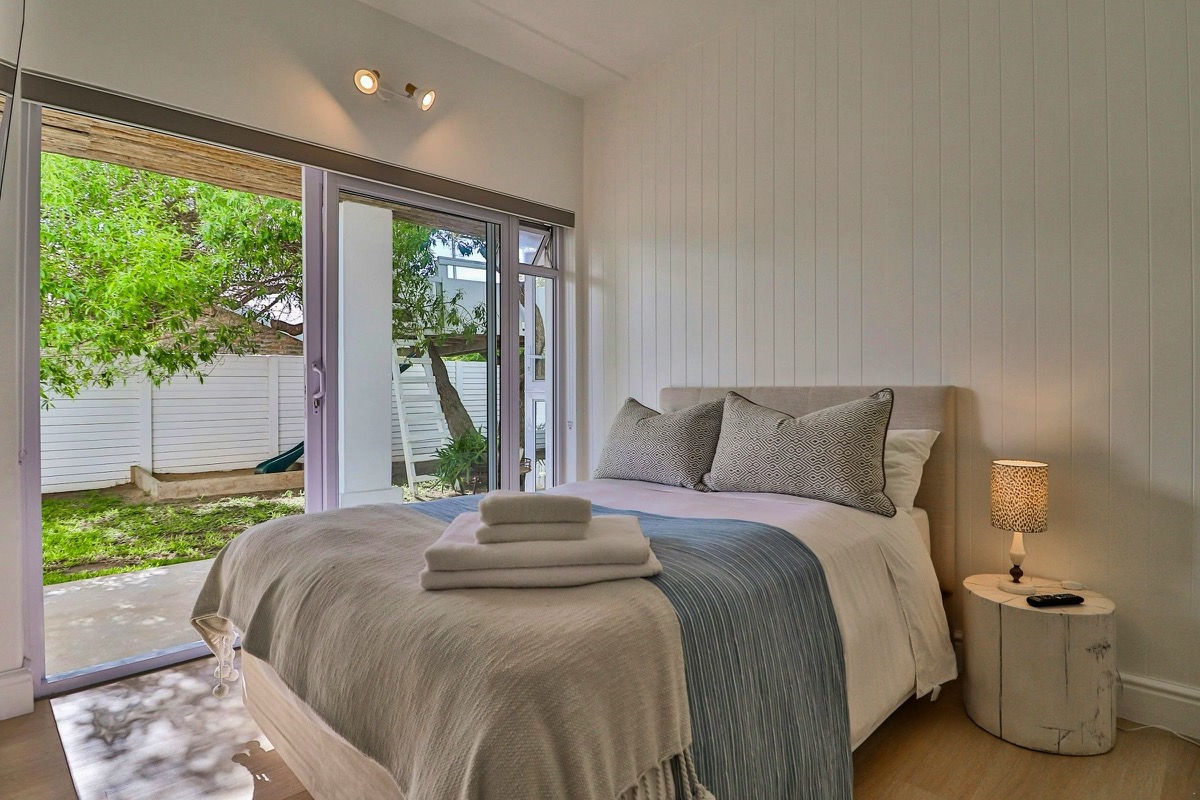 Derde slaapkamer met gerieflike meubels