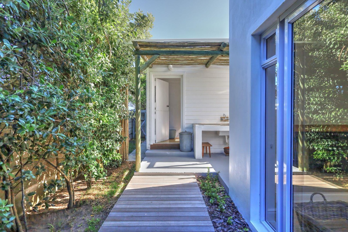 Tuinaansig by White Penguin