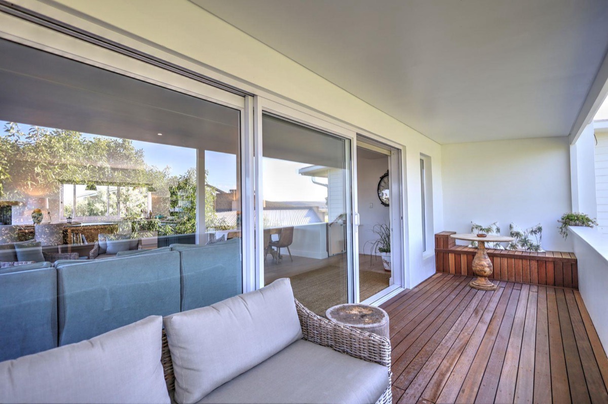 Hout terras met buitelug sitplek